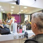 Résident au salon de coiffure de la Maison Blanche